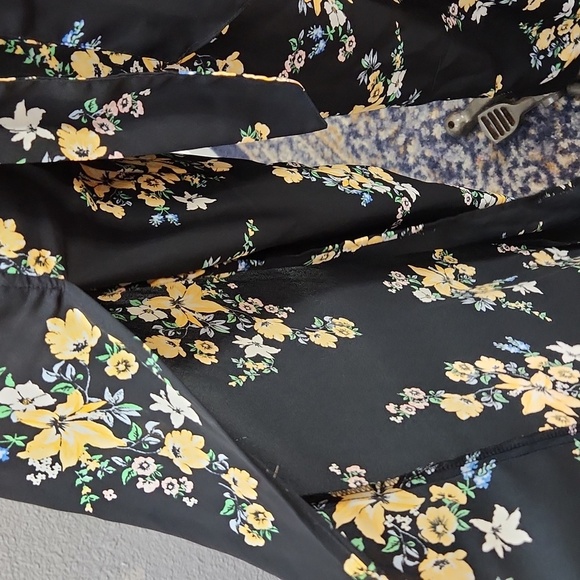 Divided H&M high slit black floral flowy pants sheer fabric size 12 SHEER - Picture 3 of 11